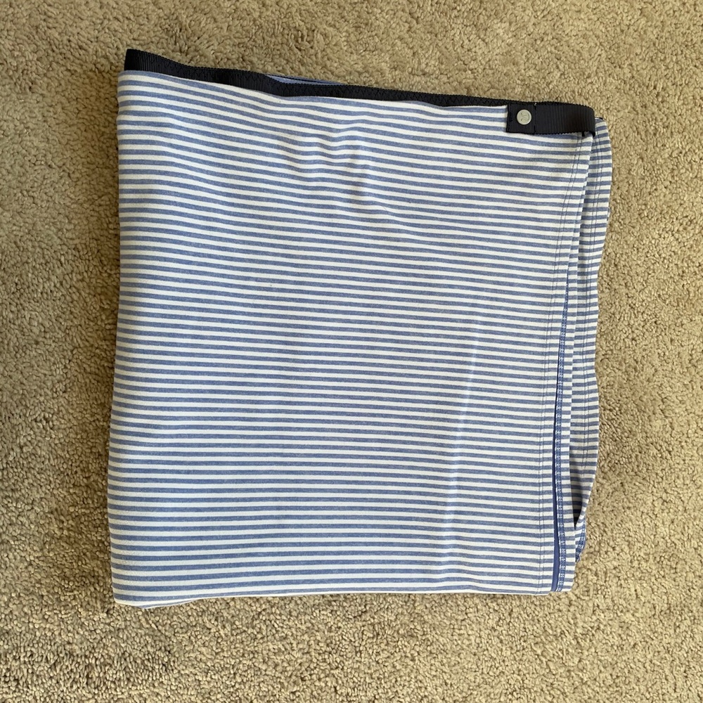 Lululemon blue and white stripe vinyasa scarf EUC